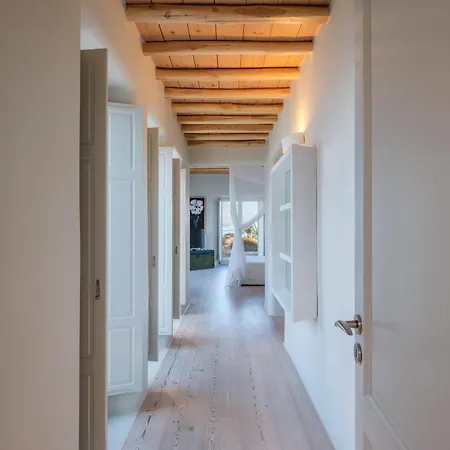 Montessito Mykonos トゥルロス